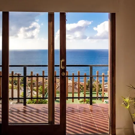 With One Bedroom In Bajamar With Wonderful Sea View Shared Pool Balcony 500 M From The Beach Bajamar (La Laguna)